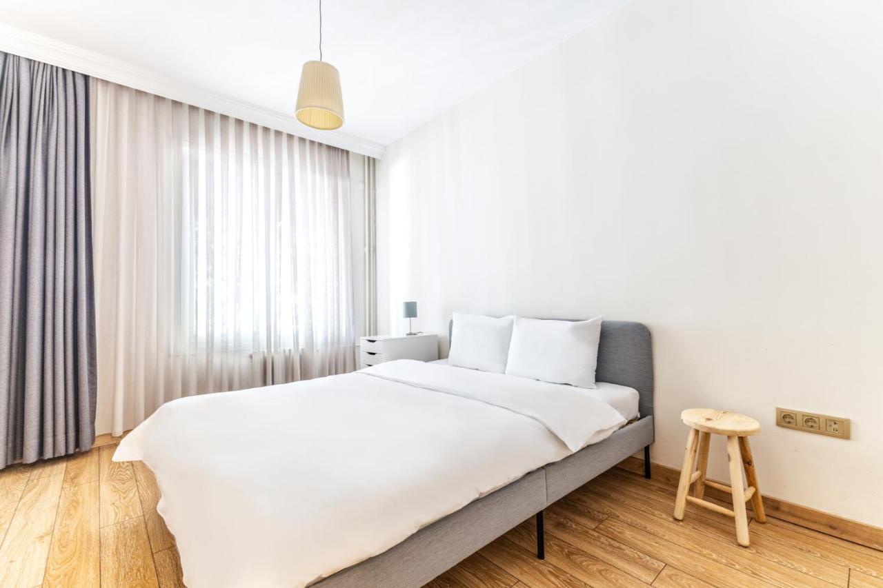 Flat W Balcony 1 Min To Bagdat Avenue In Kadikoy Daire